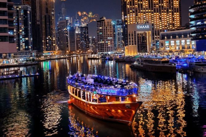 Exploring the Enchantment: Dhow Cruises in Dubai